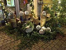 leuchtende Betonkugeln - Adventsfenster 2020